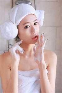 畅读佳作狗粮日常：开局被校花女友倒追