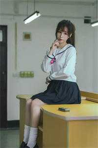 病娇血族女王爱上身为疯子的她